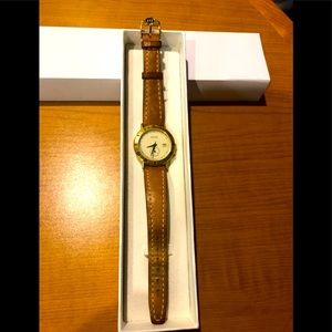 Gucci watch standard original 7” tan leather strap & Gucci buckle. See descrip